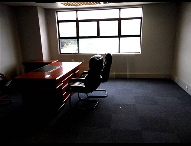 220M² OFFICE TO LET IN RIVERHORSE VALLEY